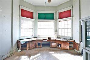 189 Locust - Photo 4