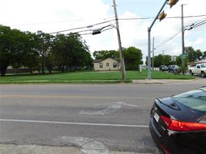 1906 N Travis - Photo 2