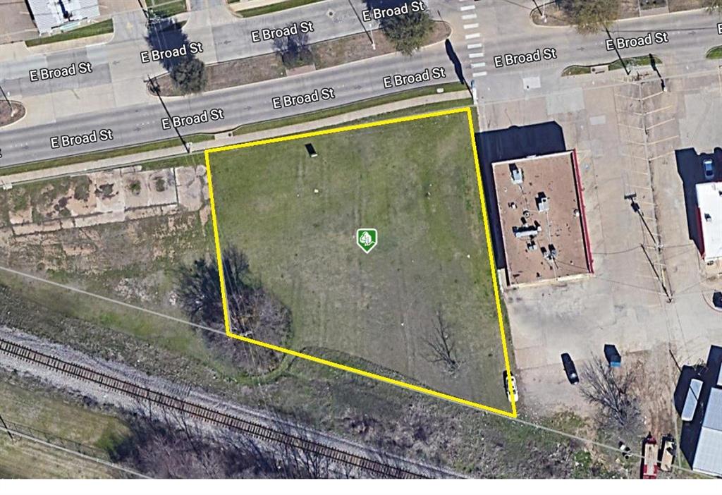 1010 E Broad Street - Photo 1