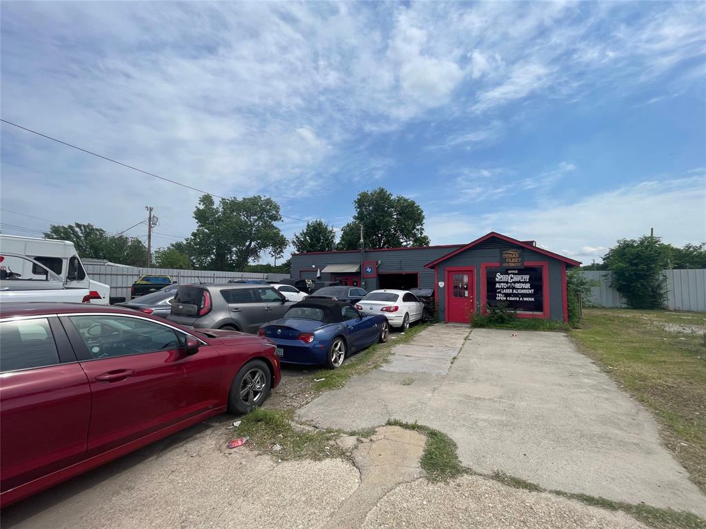 1006 W 6th Street - Photo 1