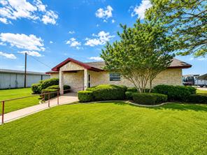213 S Bosque Street - Photo 2