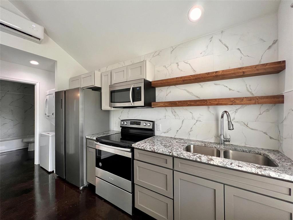 200 W Riley Street - Photo 5