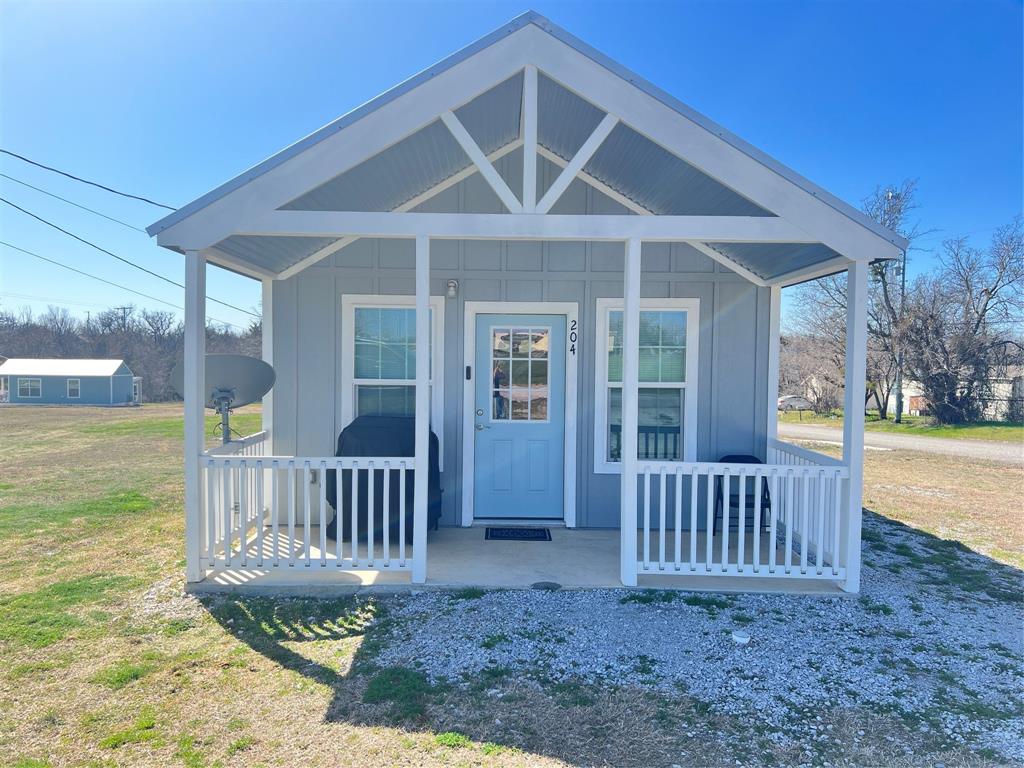 204 W Riley Street - Photo 1
