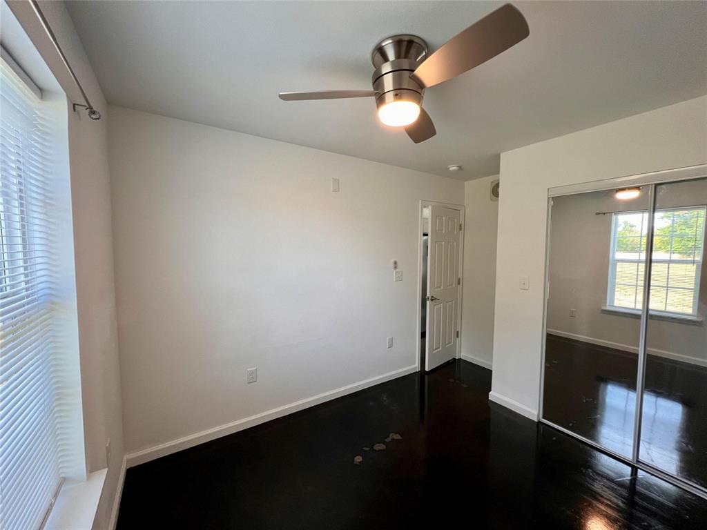 204 W Riley Street - Photo 11