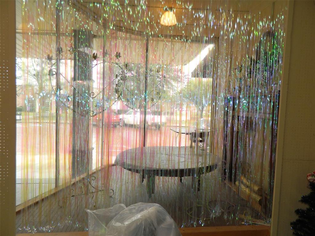 114 W Collin Street - Photo 4
