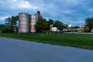 201 W Godley Avenue - Photo 3