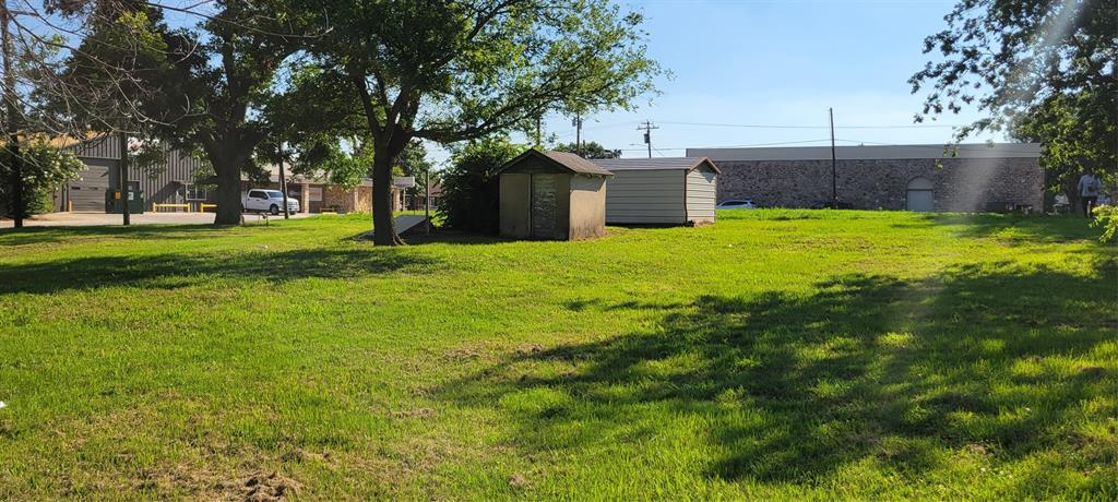 209 E 1st Street - Photo 3