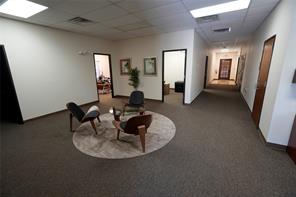 200 Meadowlands Boulevard - Photo 4