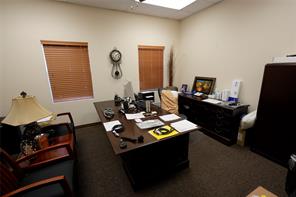 200 Meadowlands Boulevard - Photo 7