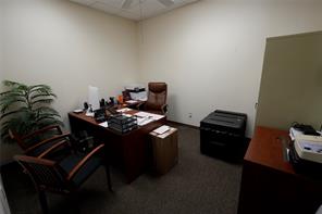 200 Meadowlands Boulevard - Photo 8