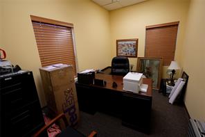 200 Meadowlands Boulevard - Photo 9