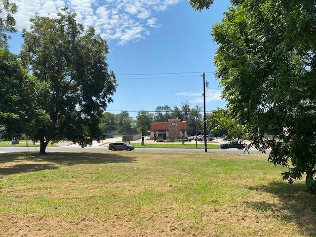 913 E Tyler Street - Photo 1
