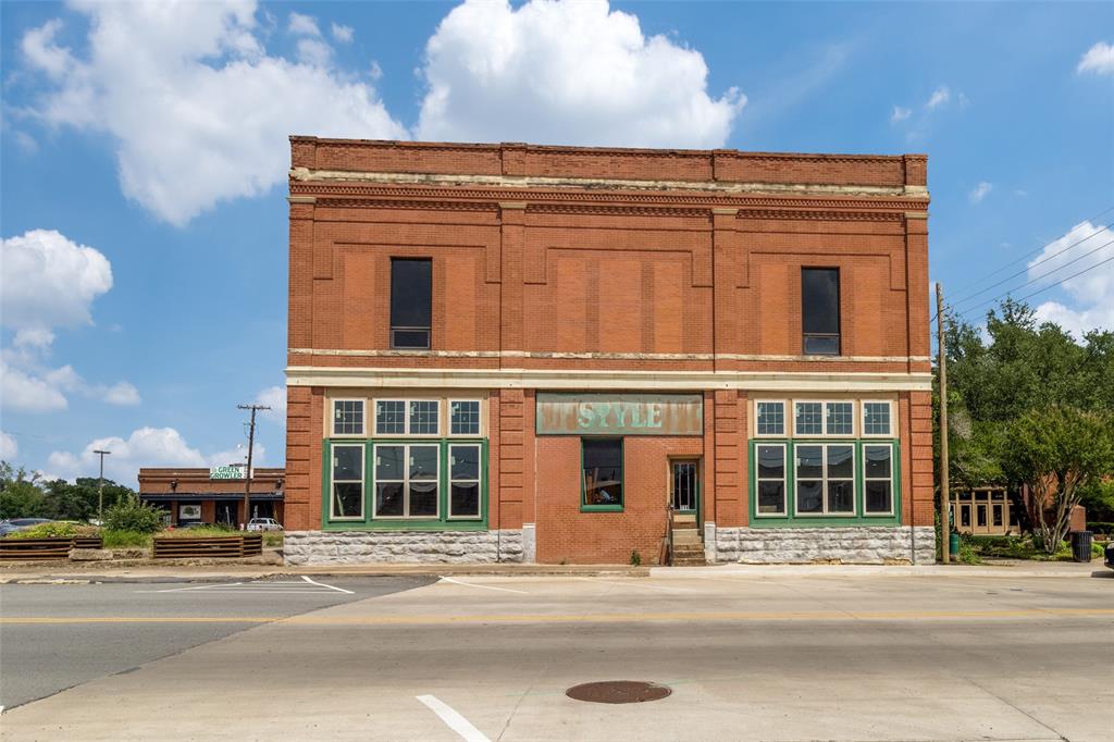 114 N Houston Avenue - Photo 1