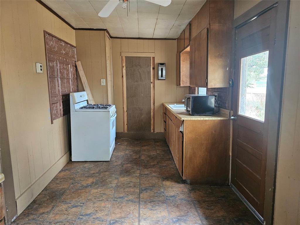 216 E Pecan Street - Photo 6