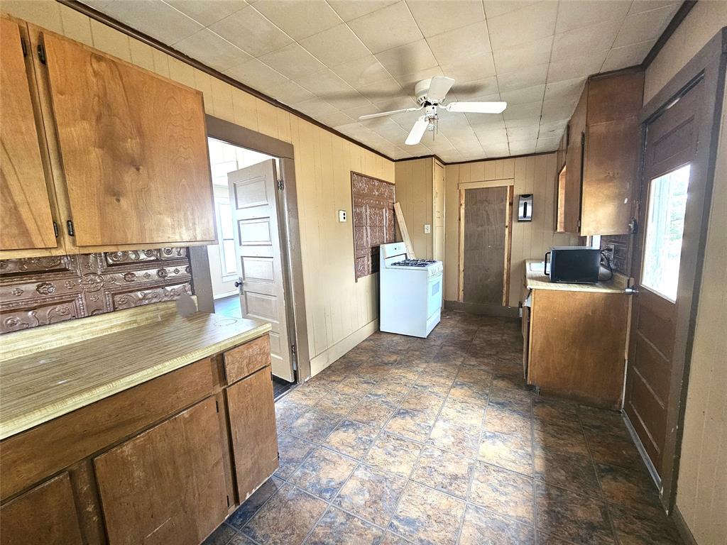 216 E Pecan Street - Photo 8