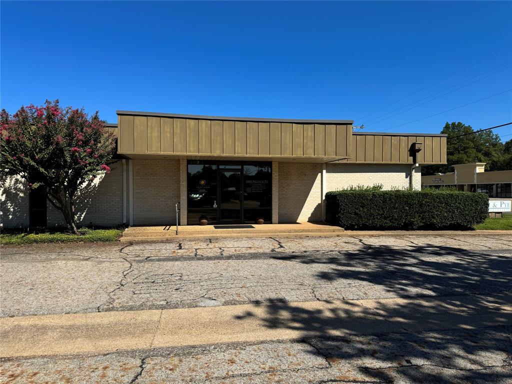 200 E Amherst - Photo 1
