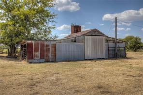 4183 County Rd 2596 - Photo 25