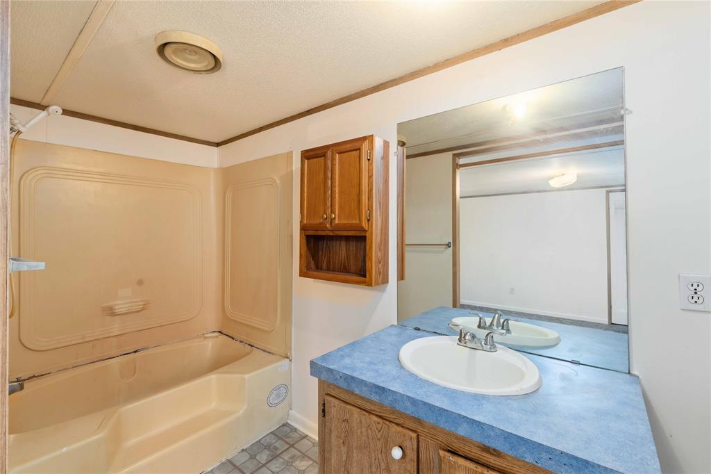 7000 N FM 585 - Photo 20