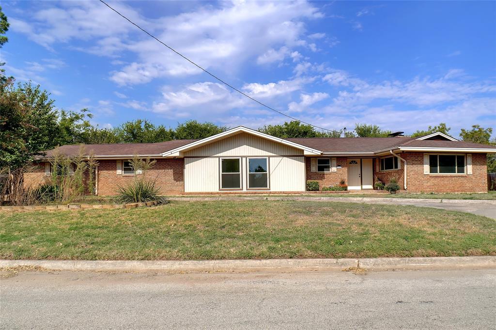 900 Roberts Street - Photo 1