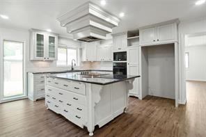 900 Roberts Street - Photo 8