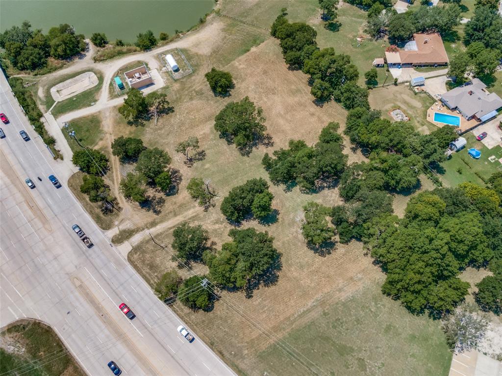 6851 Lakeview Parkway - Photo 2