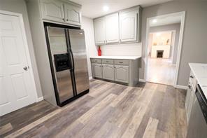 2208 N Sylvania Avenue - Photo 10