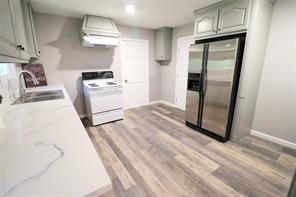 2208 N Sylvania Avenue - Photo 8
