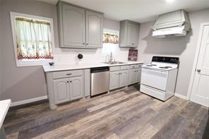 2208 N Sylvania Avenue - Photo 9