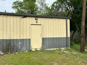228 W Grand Street - Photo 23