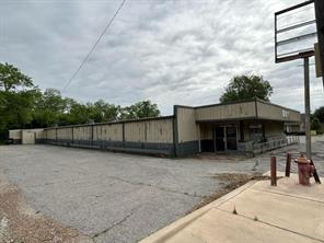 228 W Grand Street - Photo 3