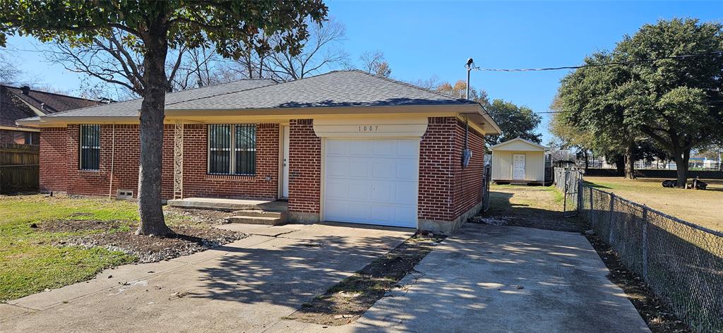 1007 Pleasant Drive - Photo 1