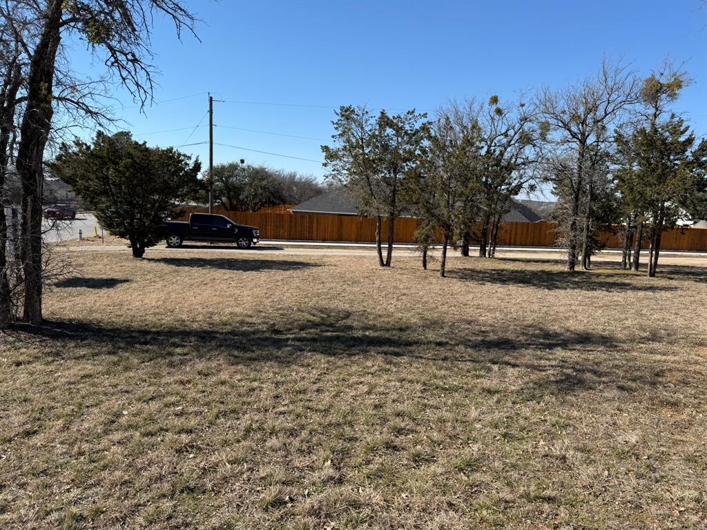 911 pine tree Court - Photo 1