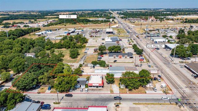 700 W Highway 82