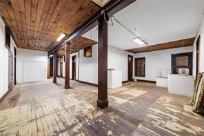217 S Commercial Avenue - Photo 2