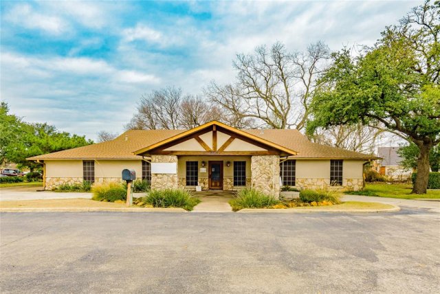 7617 Lakeview Parkway