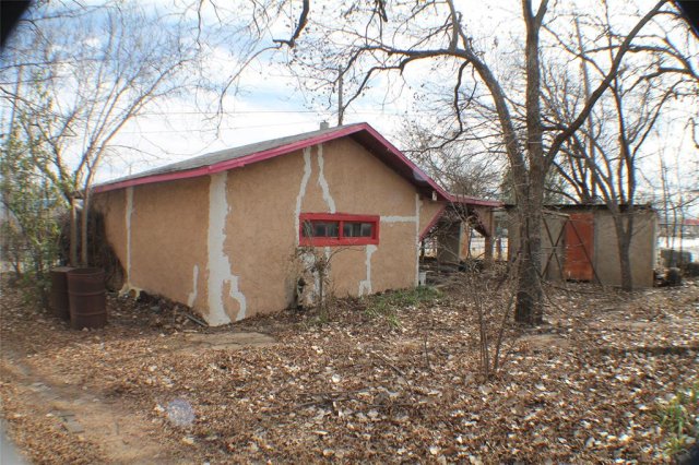 709 W Commerce