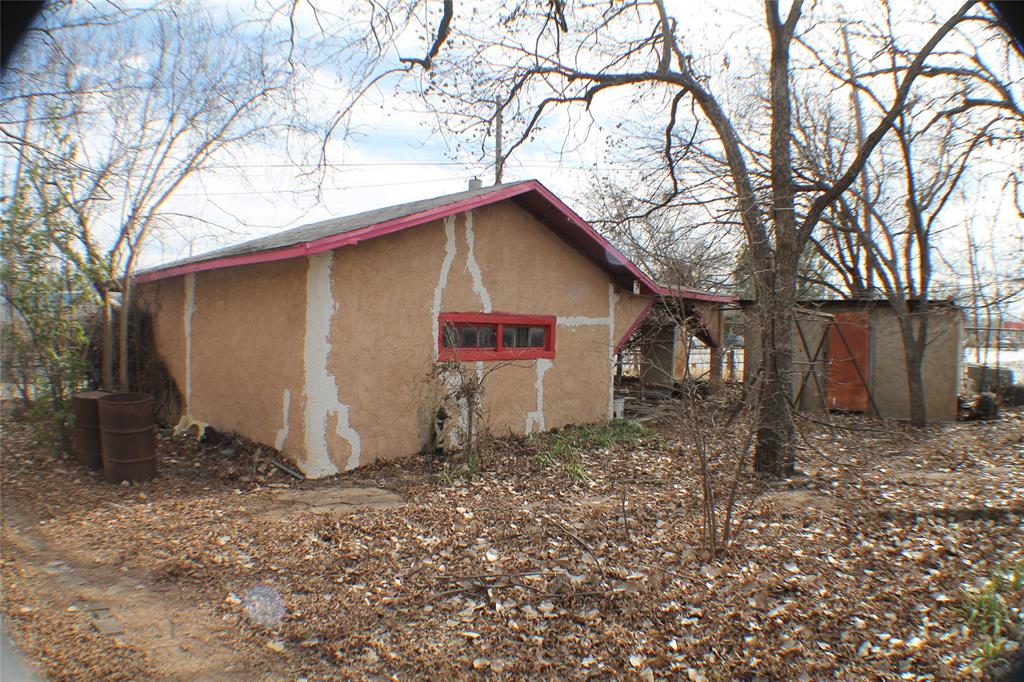 709 W Commerce - Photo 1