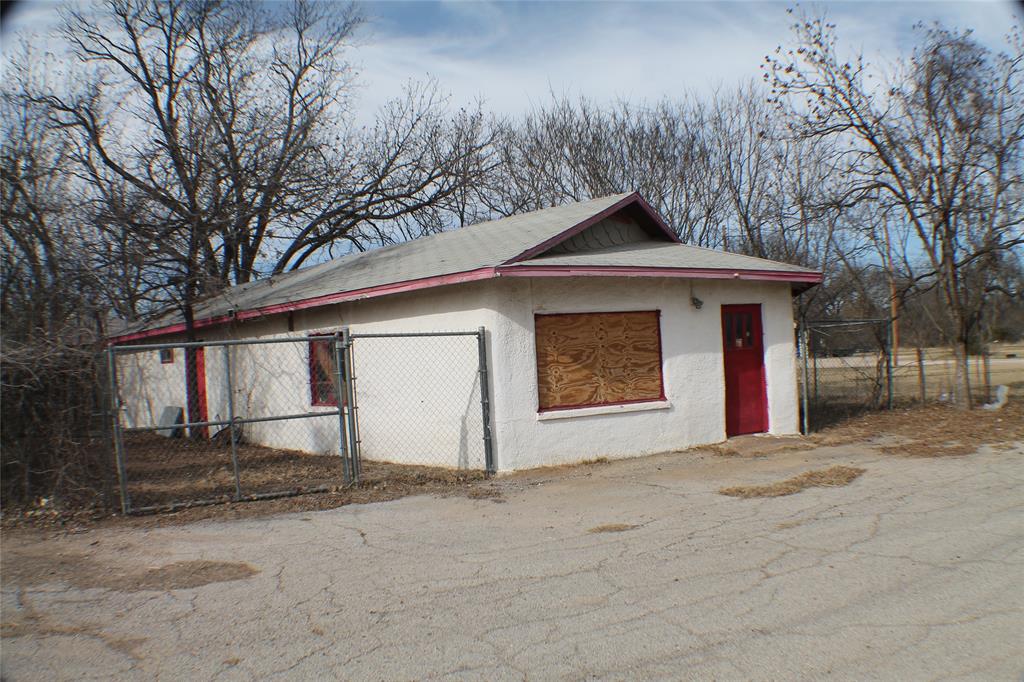 709 W Commerce - Photo 2