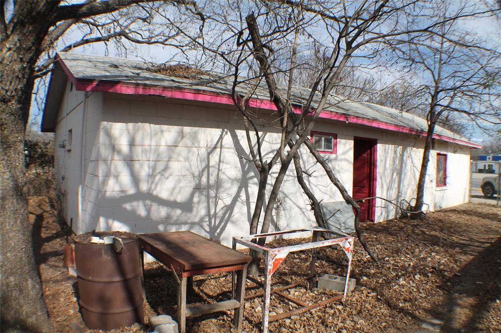 709 W Commerce - Photo 3