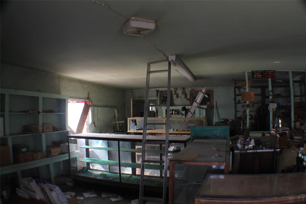 709 W Commerce - Photo 7
