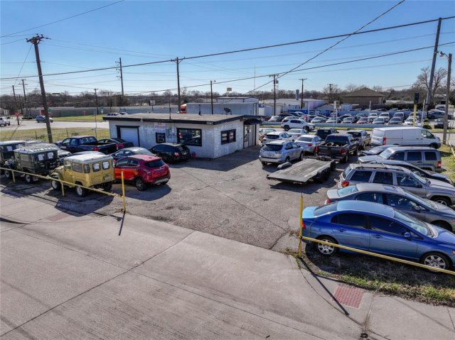 200 E Avenue A
