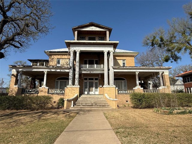 207 NW 4th Avenue