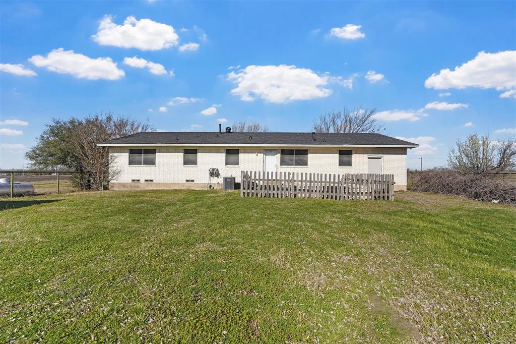 1603 State Highway 78 S - Photo 4