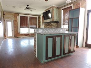 114 S Austin - Photo 37