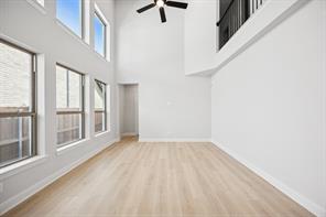 9504 Dahlia Boulevard - Photo 18