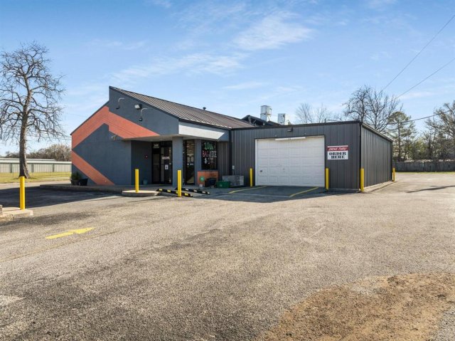 2400 Woodlawn Boulevard