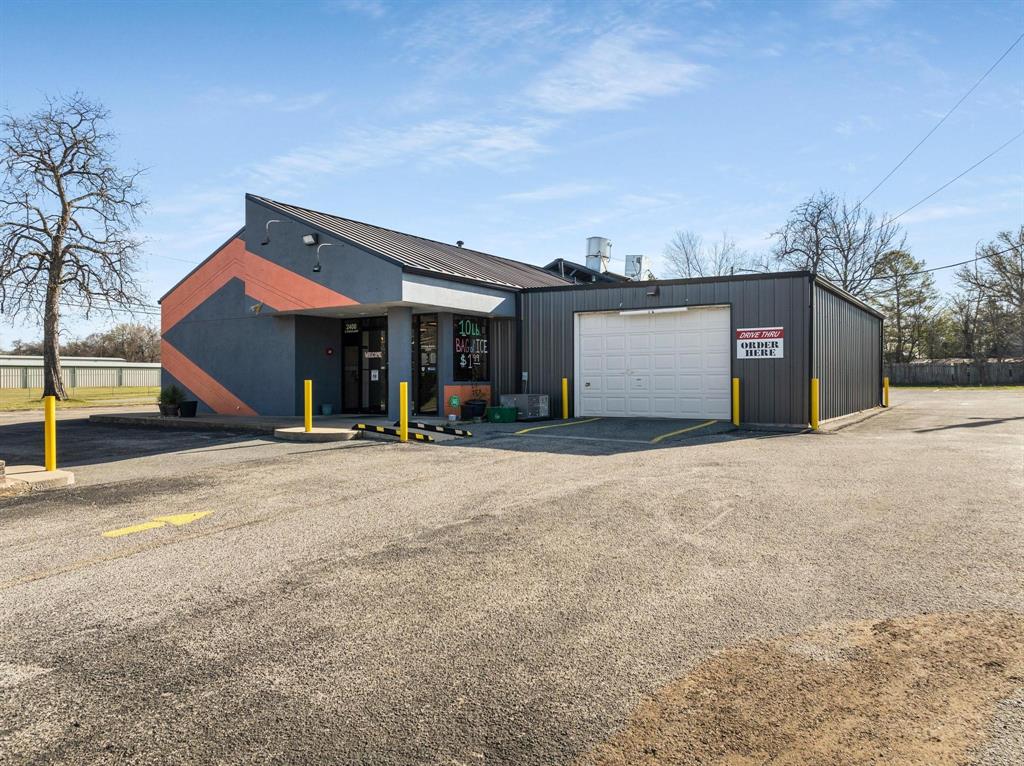 2400 Woodlawn Boulevard - Photo 1