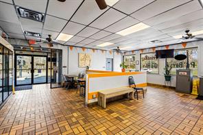 2400 Woodlawn Boulevard - Photo 10