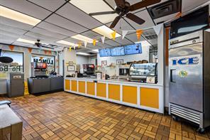 2400 Woodlawn Boulevard - Photo 11