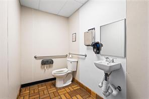 2400 Woodlawn Boulevard - Photo 15